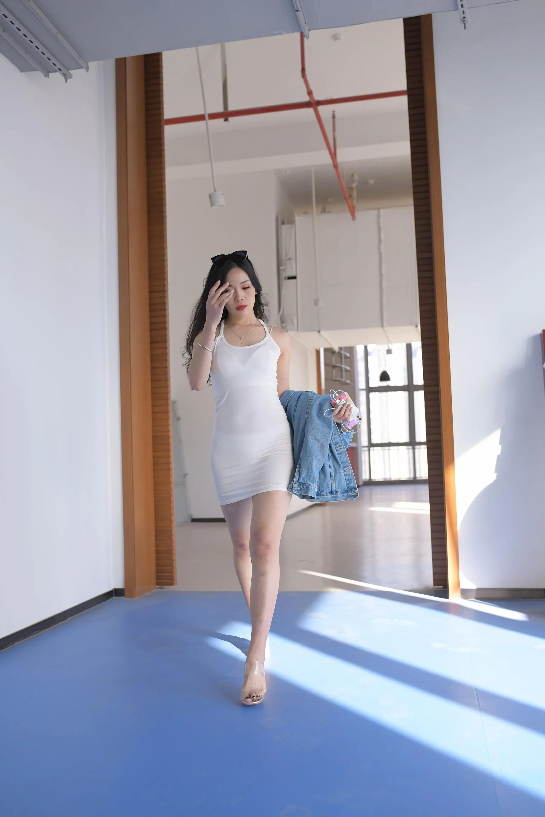 [魔镜街拍] NO.014 超性感白色包臀裙美女 [490P]插图7